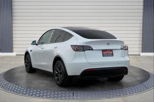 2024 Tesla Model Y Long Range Dual Motor All-Wheel Drive