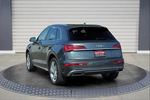 2022 Audi Q5 45 S line Premium Plus