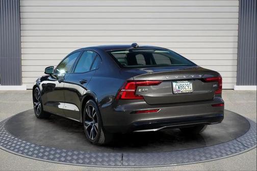 2024 Volvo S60 B5 Core Dark Theme