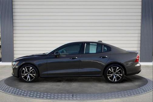 2024 Volvo S60 B5 Core Dark Theme