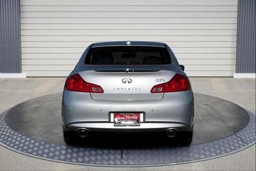 2011 INFINITI G37x Base
