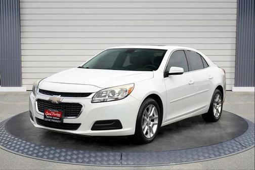 White 2015 Chevrolet Malibu 1LT
