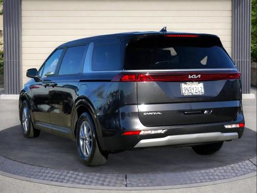 2024 Kia Carnival LX