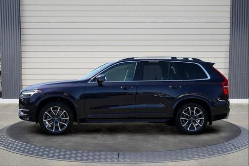 Magic Blue Metallic 2017 Volvo XC90 T6 Momentum