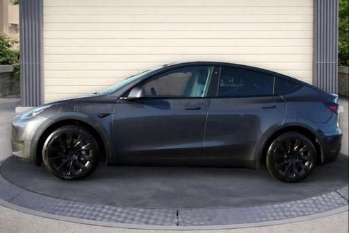 2022 Tesla Model Y Long Range Dual Motor All-Wheel Drive
