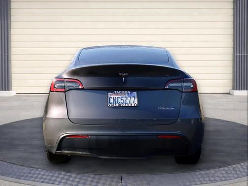 2022 Tesla Model Y Long Range Dual Motor All-Wheel Drive
