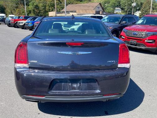 2018 Chrysler 300 S