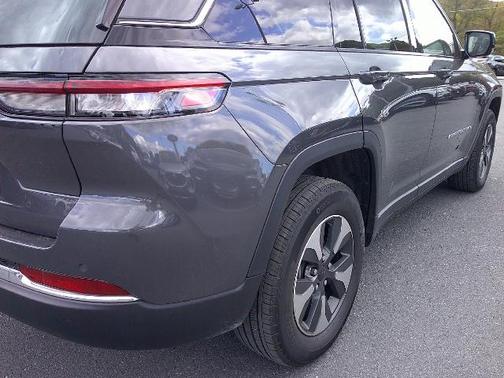 2022 Jeep Grand Cherokee BASE