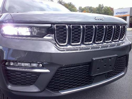 2022 Jeep Grand Cherokee BASE
