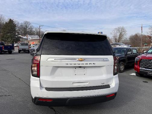 2023 Chevrolet Suburban LT