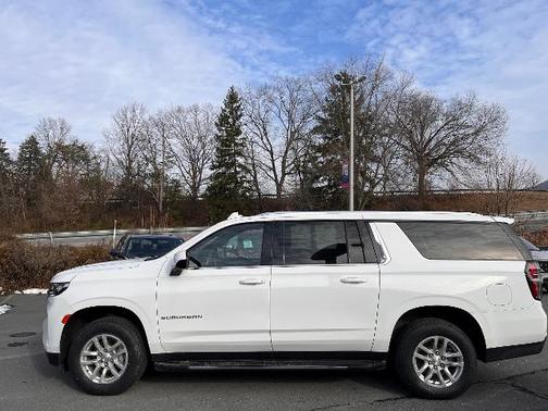 2023 Chevrolet Suburban LT