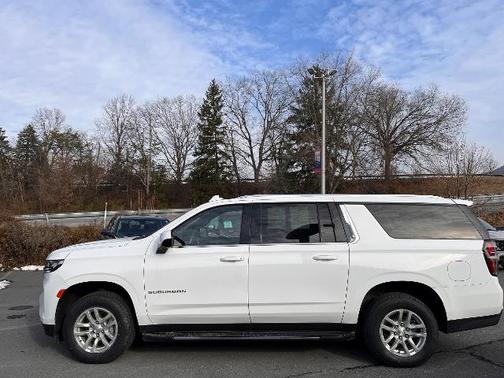 2023 Chevrolet Suburban LT