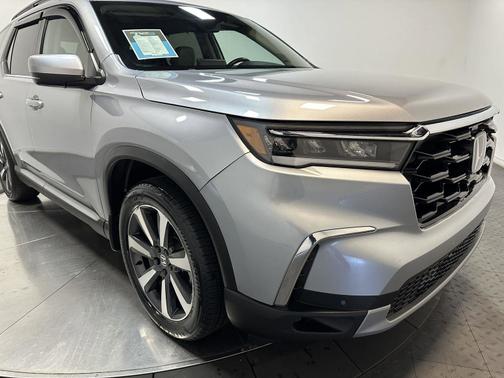 Lunar Silver Metallic 2024 Honda Pilot