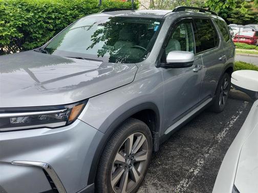 Lunar Silver Metallic 2024 Honda Pilot