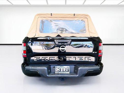 Super Black 2024 Nissan Frontier SV