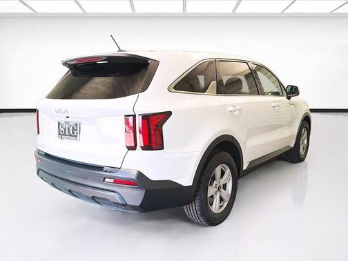 Glacial White Pearl 2023 Kia Sorento LX