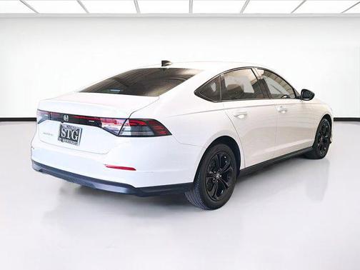 Platinum White Pearl 2025 Honda Accord SE