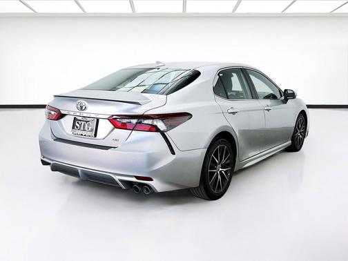 Celestial Silver Metallic 2022 Toyota Camry SE