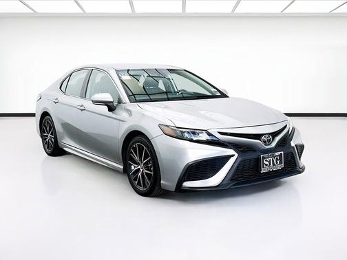Celestial Silver Metallic 2022 Toyota Camry SE
