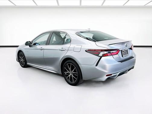 Celestial Silver Metallic 2022 Toyota Camry SE