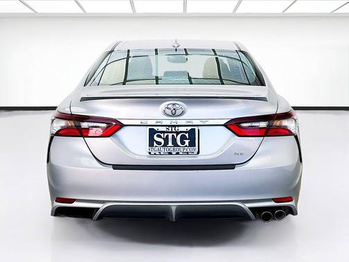 Celestial Silver Metallic 2022 Toyota Camry SE