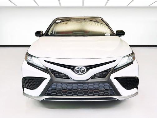 Wind Chill Pearl/Midnight Black Metallic 2021 Toyota Camry XSE