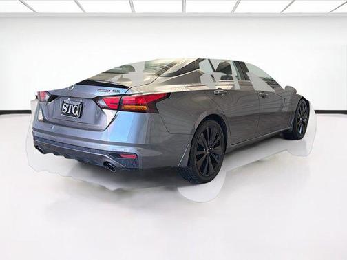 2022 Nissan Altima SR FWD