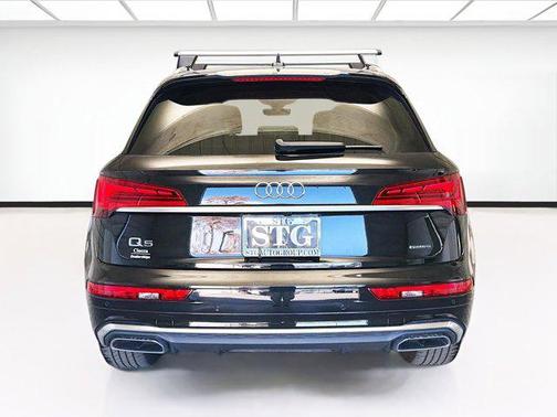 Mythos Black Metallic 2023 Audi Q5 45 S line Premium