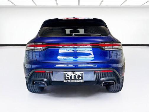 Gentian Blue Metallic 2024 Porsche Macan Macan