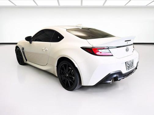 Halo 2024 Toyota GR86 Premium