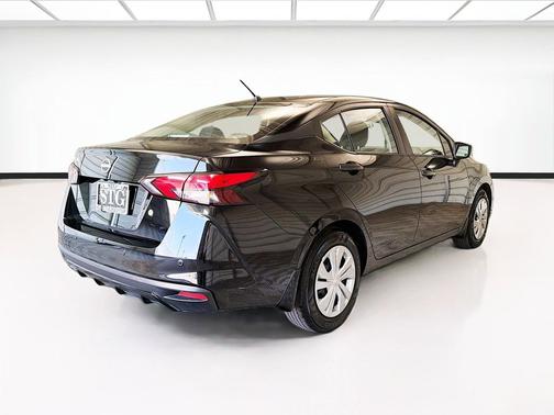 Super Black Metallic 2025 Nissan Versa 1.6 S