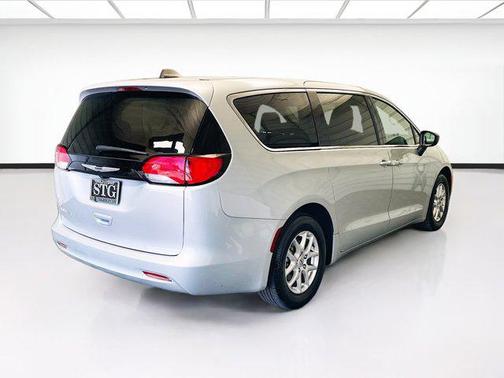 Silver Mist Clearcoat 2024 Chrysler Voyager LX