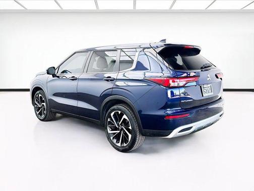 Cosmic Blue Metallic 2024 Mitsubishi Outlander SE 2.5 2WD