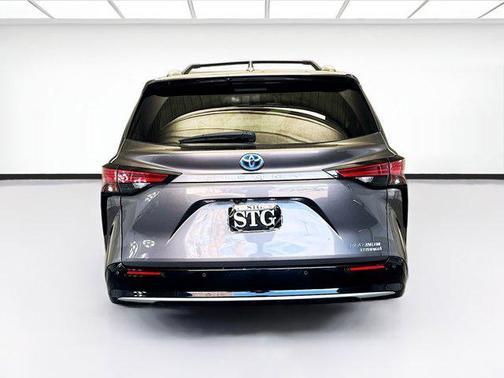 2021 Toyota Sienna Platinum 7 Passenger