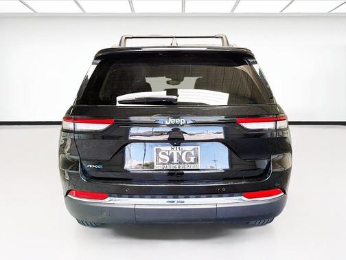Diamond Black Crystal Pearlcoat 2023 Jeep Grand Cherokee 4xe Base