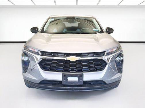 Sterling Gray Metallic 2025 Chevrolet Trax LS