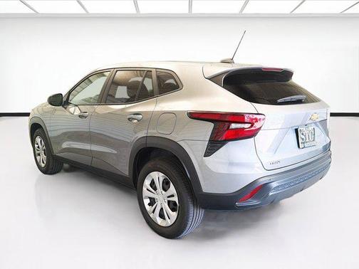 Sterling Gray Metallic 2025 Chevrolet Trax LS