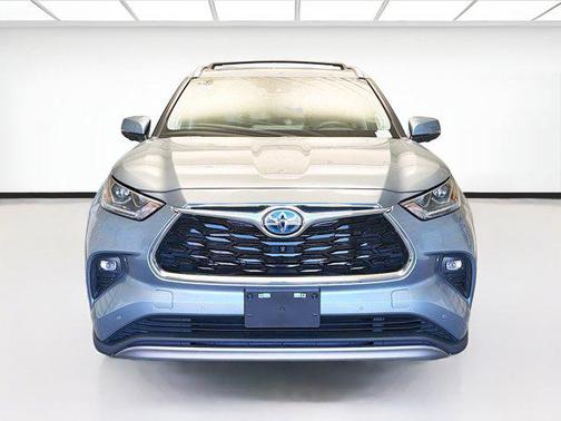2023 Toyota Highlander Hybrid Platinum