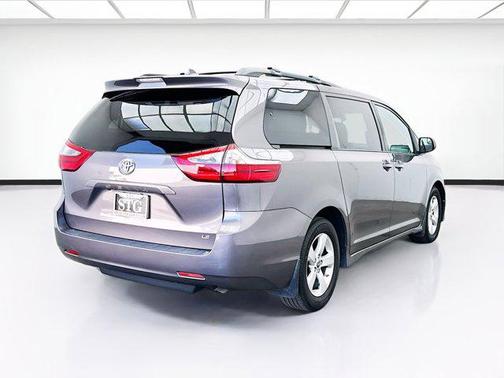 2020 Toyota Sienna LE