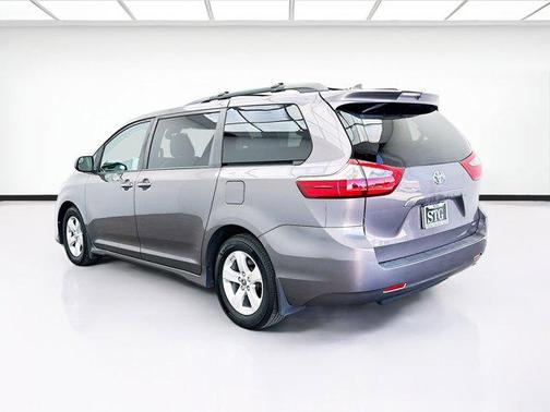 2020 Toyota Sienna LE
