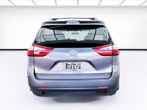 2020 Toyota Sienna LE