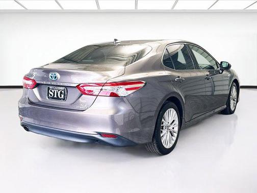 2020 Toyota Camry Hybrid XLE