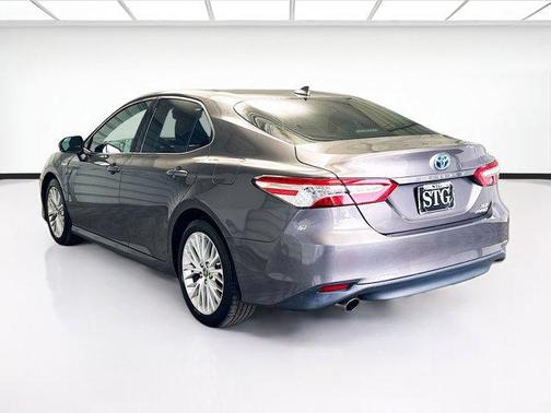 2020 Toyota Camry Hybrid XLE