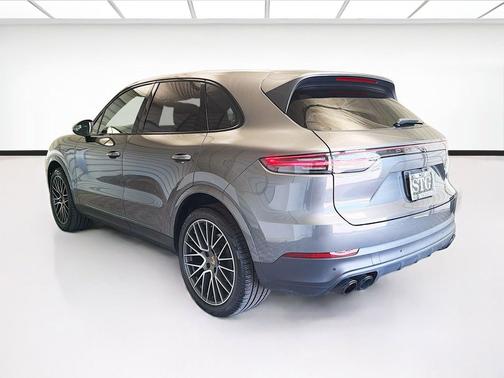 Quartzite Grey Metallic 2020 Porsche Cayenne Cayenne