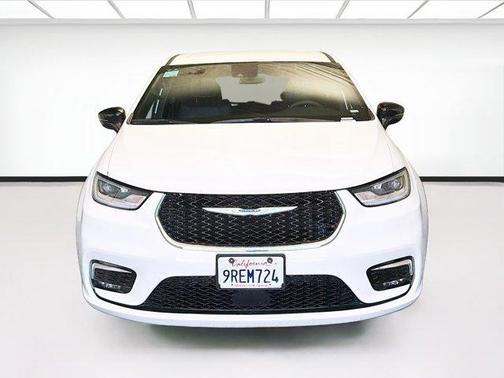 Bright White Clearcoat 2025 Chrysler Pacifica L
