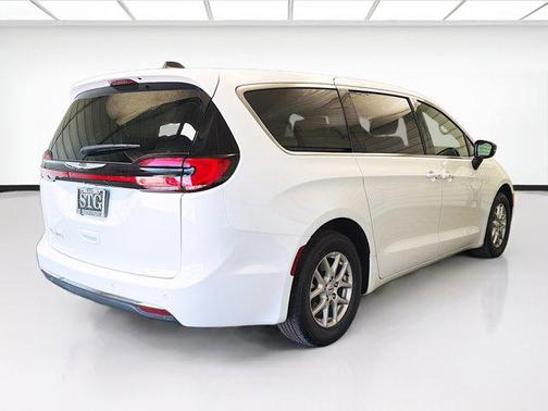 Bright White Clearcoat 2025 Chrysler Pacifica L