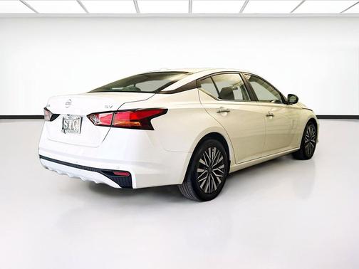 Pearl White Tricoat 2024 Nissan Altima 2.5 SV