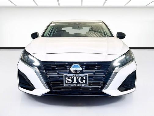 Pearl White Tricoat 2024 Nissan Altima 2.5 SV