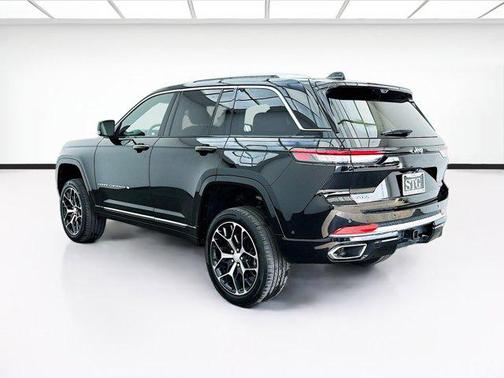 2022 Jeep Grand Cherokee Summit