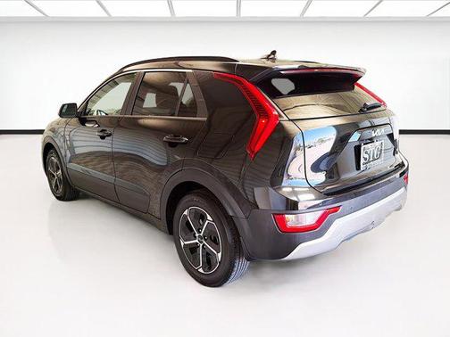 Aurora Black 2024 Kia Niro EX